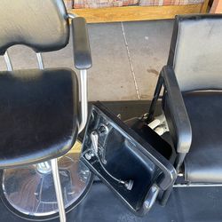 Chairs (sillas)