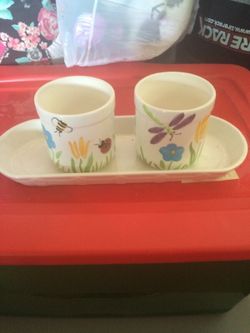 Set of two flowerpots with bass
