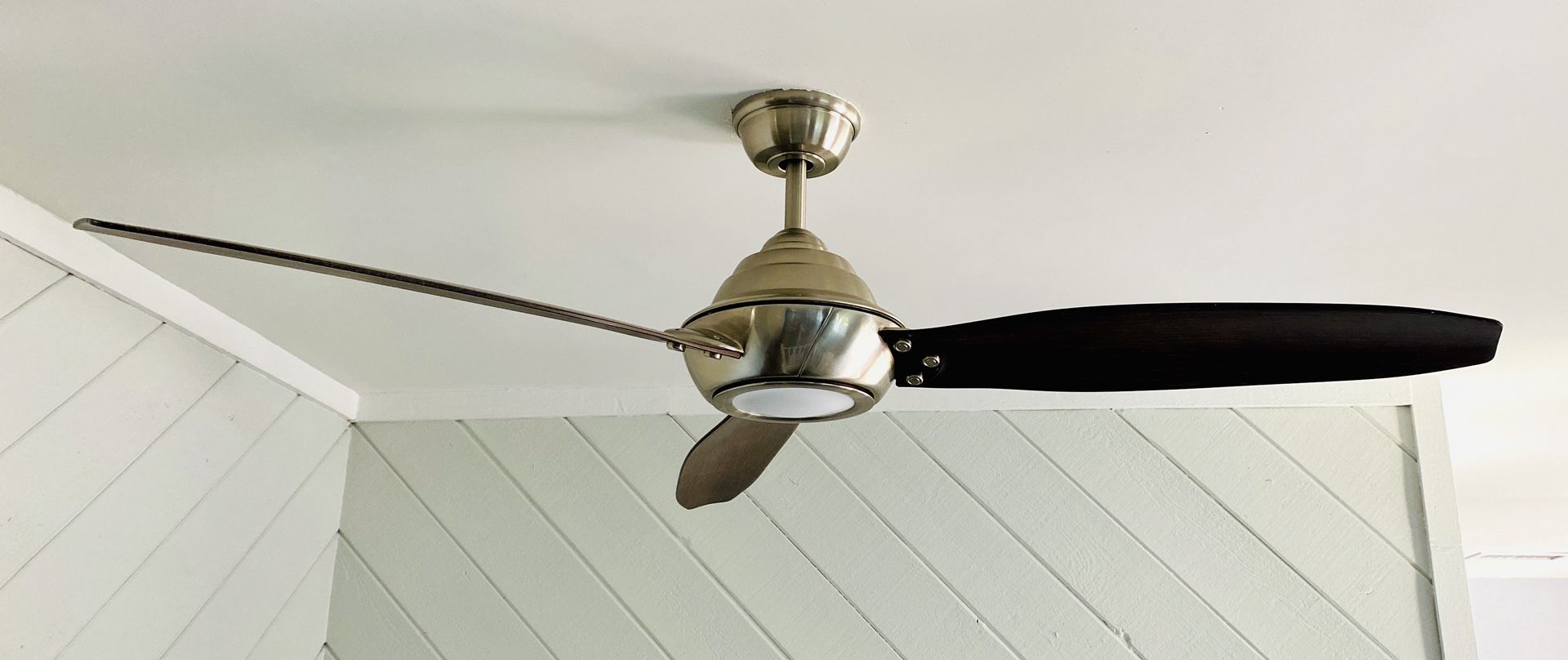 Ceiling fan. 60”. LED dimmable light. Remote. Multi speed.