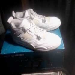 Clean Jordan 4s
