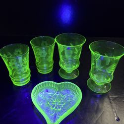 Vintage Vaseline Depression Uranium Green Glass Footed Tumblers Shot Glasses Heart Shaped Dish 