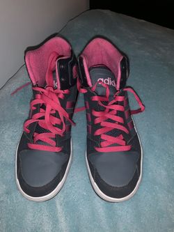 New Pink Adidas. size-5 1/2