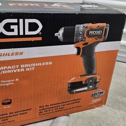 New RIDGID 18V 1/2 In.  DRILL / DRIVER KIT
