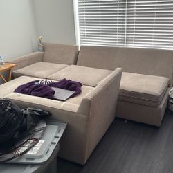 Sectional  Couch With Chaise 
