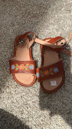 Girls sandals size 5