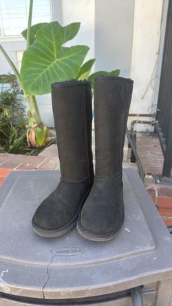 Kids Ugg boots size 3
