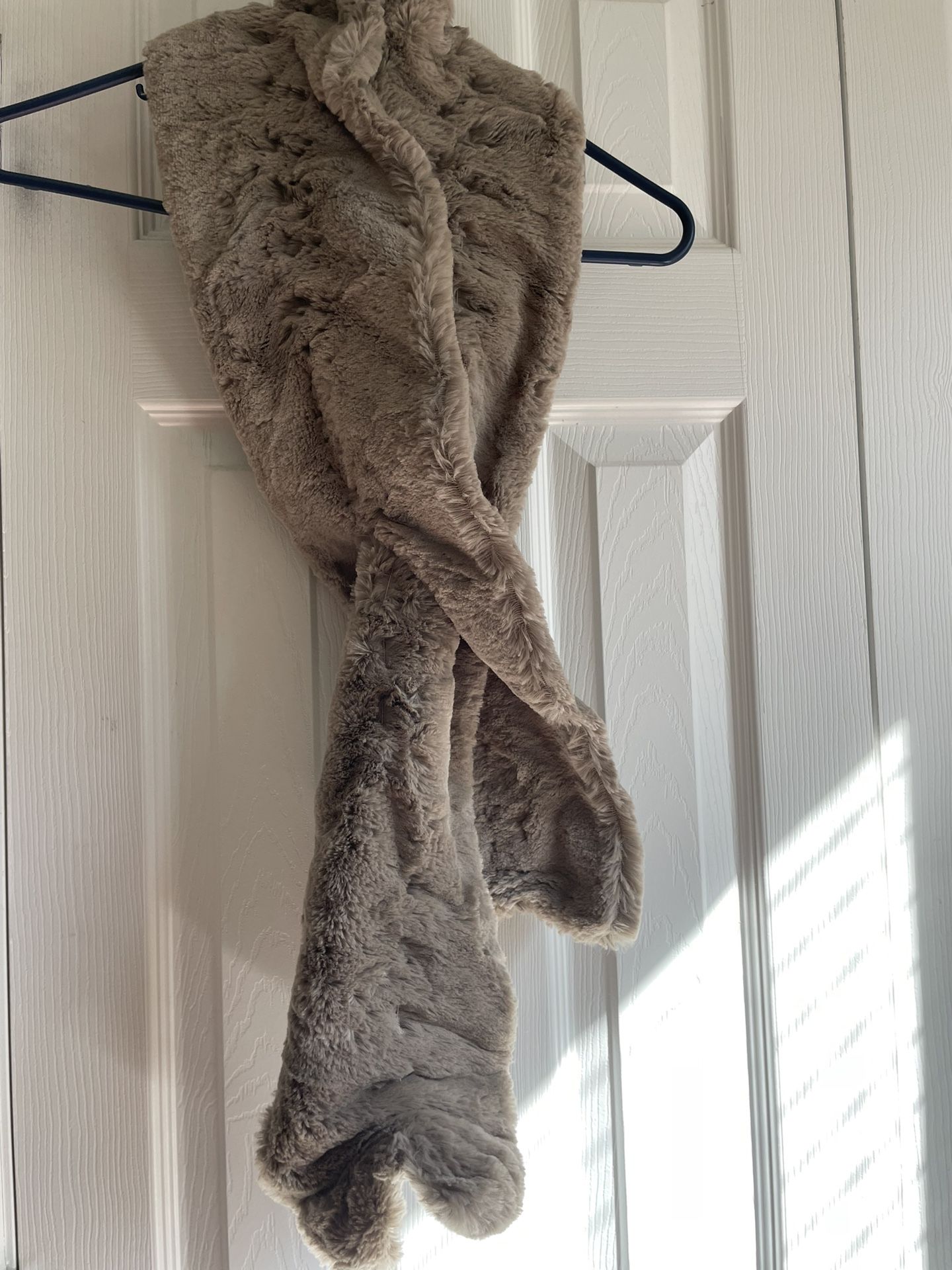 Pull Through Scarf - Faux Fur - Ruffle - Light Gray