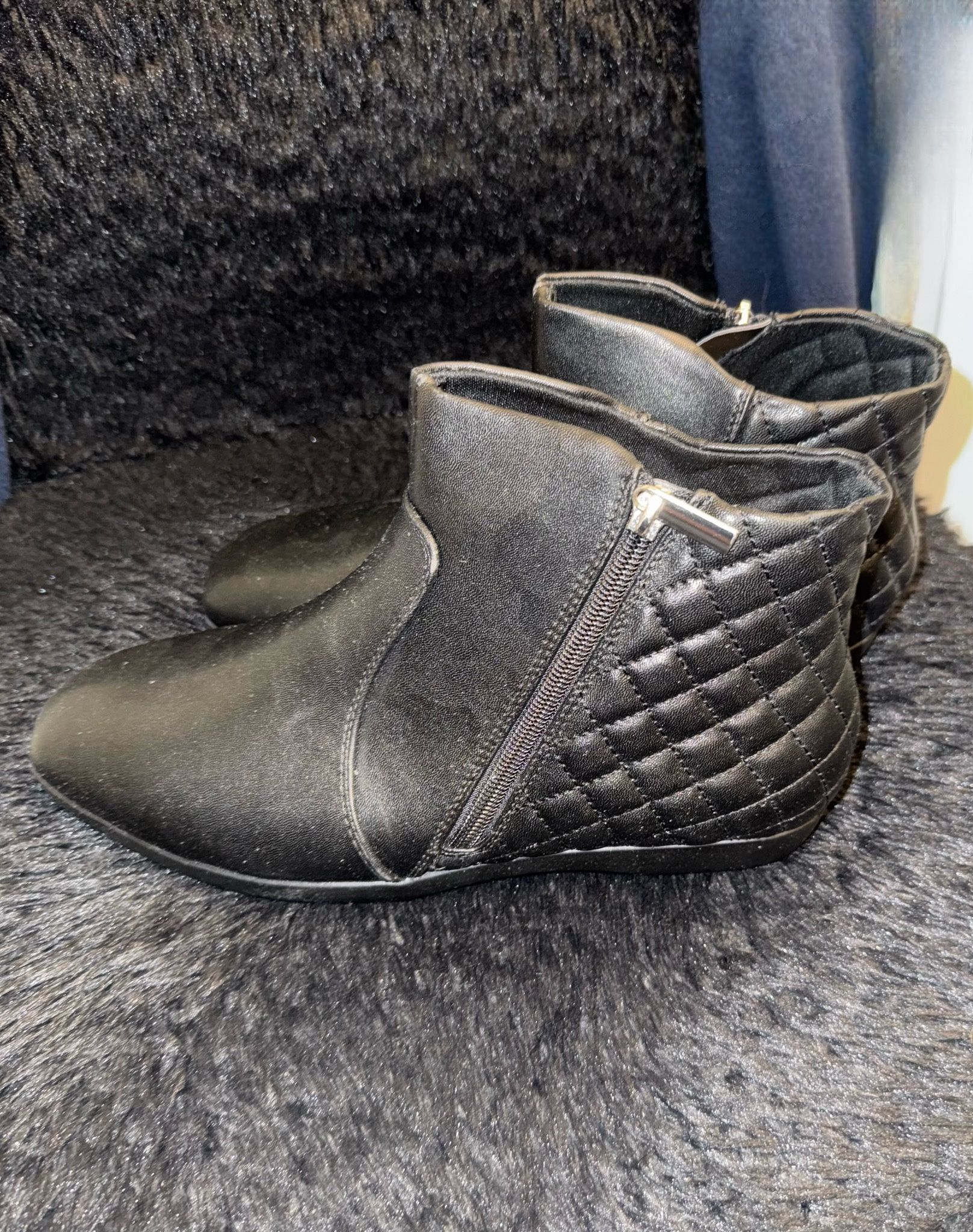 NEW Ladies Comfortview Flat Ankle Boots, size 11W