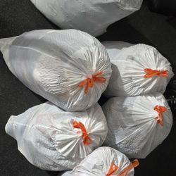 7 BAGS OF CLOTHES (WOMEN'S GIRLS MEN'S BOYS) 