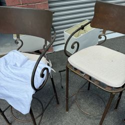 3 Chairs 2 Like New Lamps