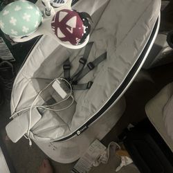 4 moms Mamaroo Newest Model