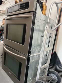 Double oven and dishwasher
