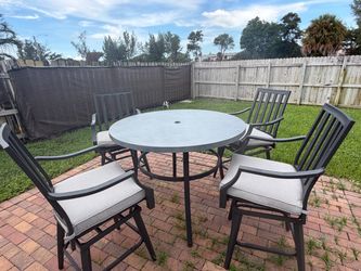 Patio Set w/ 4 Swivel Rocking Chairs + Table - Cushions Like New