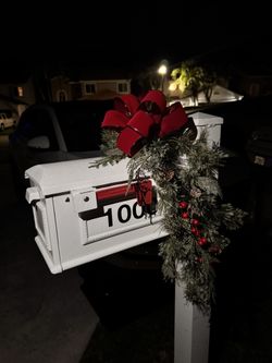 Christmas Mailbox Decor