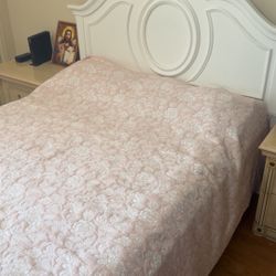 Full Size White Bed Frame With Mattress 