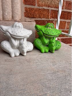 Concrete Smiling Frog $25