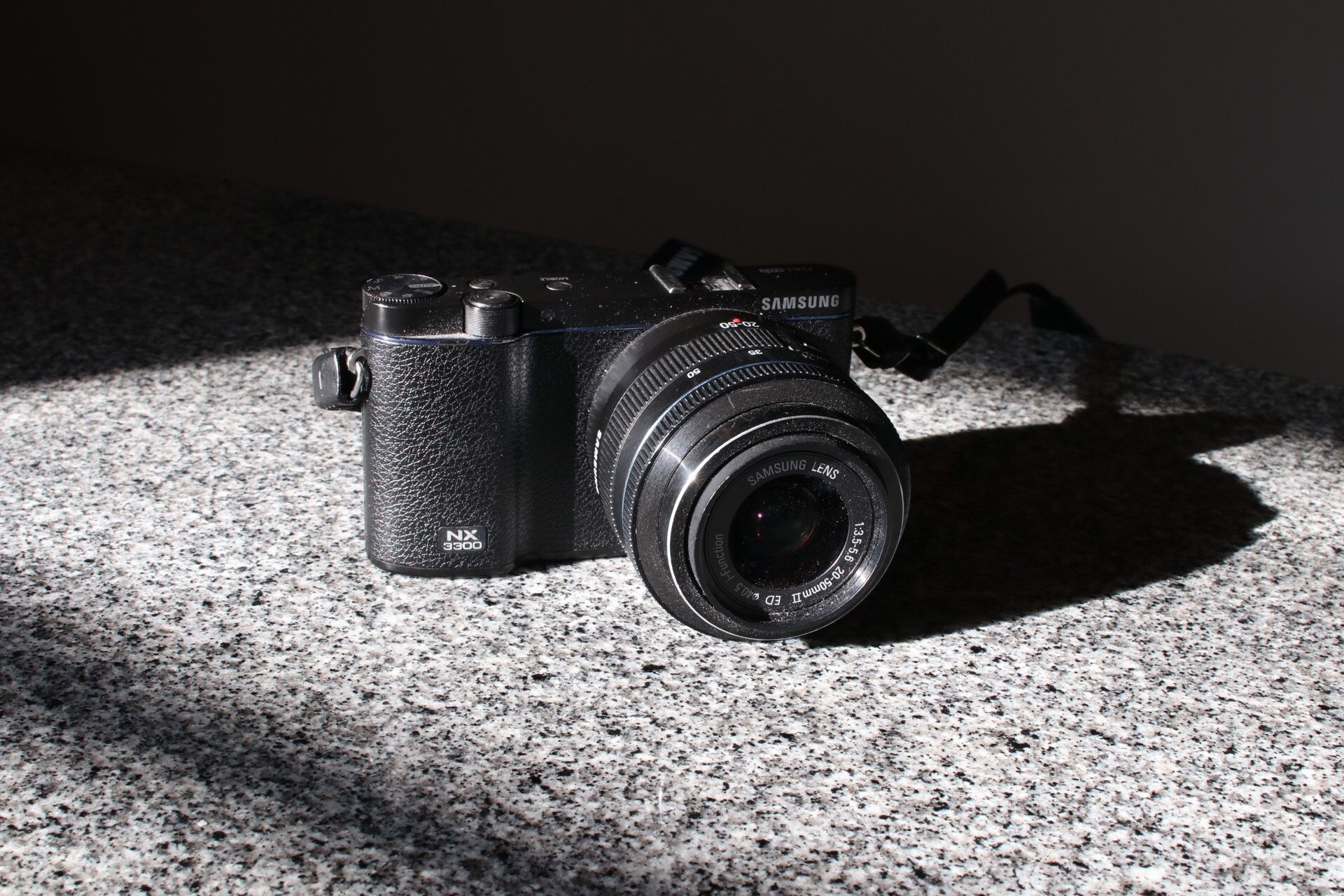 Samsung NX3300 Mirrorless Camers