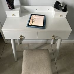 White Simple Desk