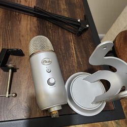 Blue YETI USB Mic With Stand