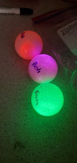 3 Glowing golf balls