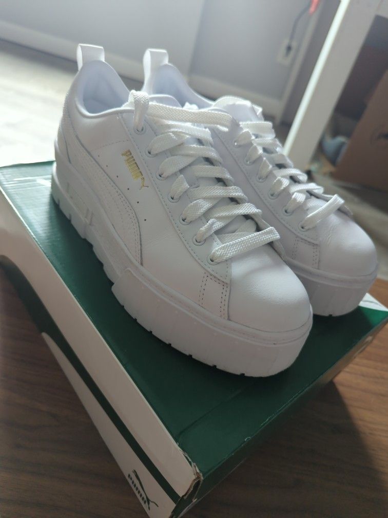 Size 9.5 Women's Puma Mayze Classic Wns