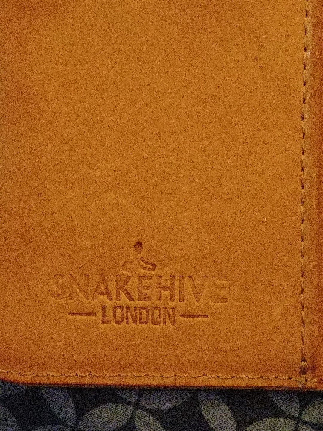 SNAKEHIVE London leather wallet case kickstad thingy