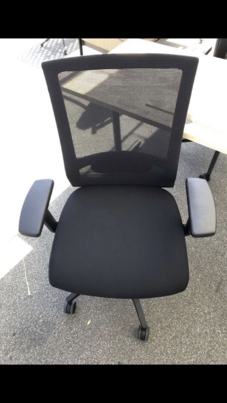 Office chair $50. Retails for over $200