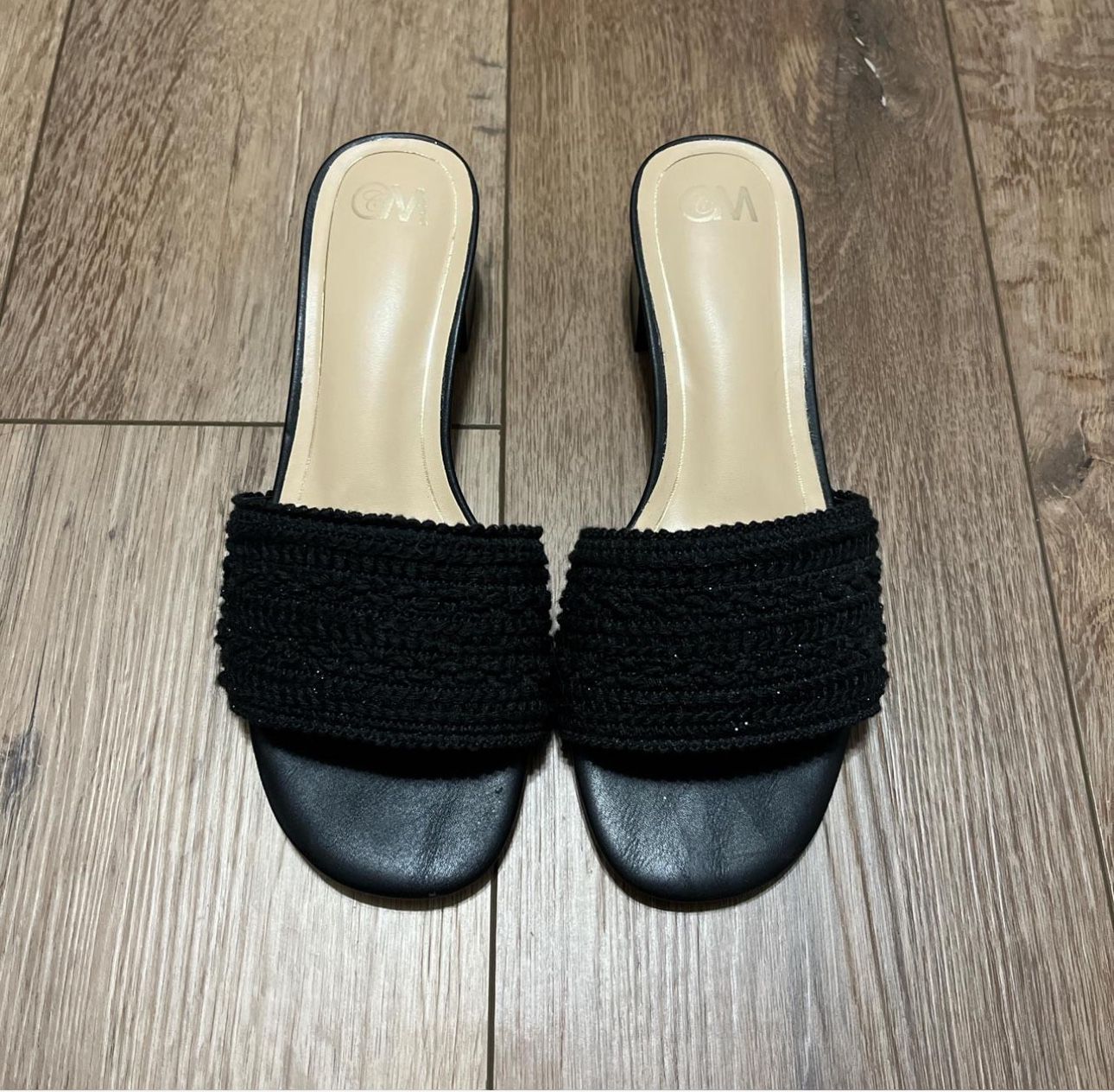 Size 8 black knit 1.5 inch heel sandals