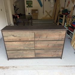 Dresser 