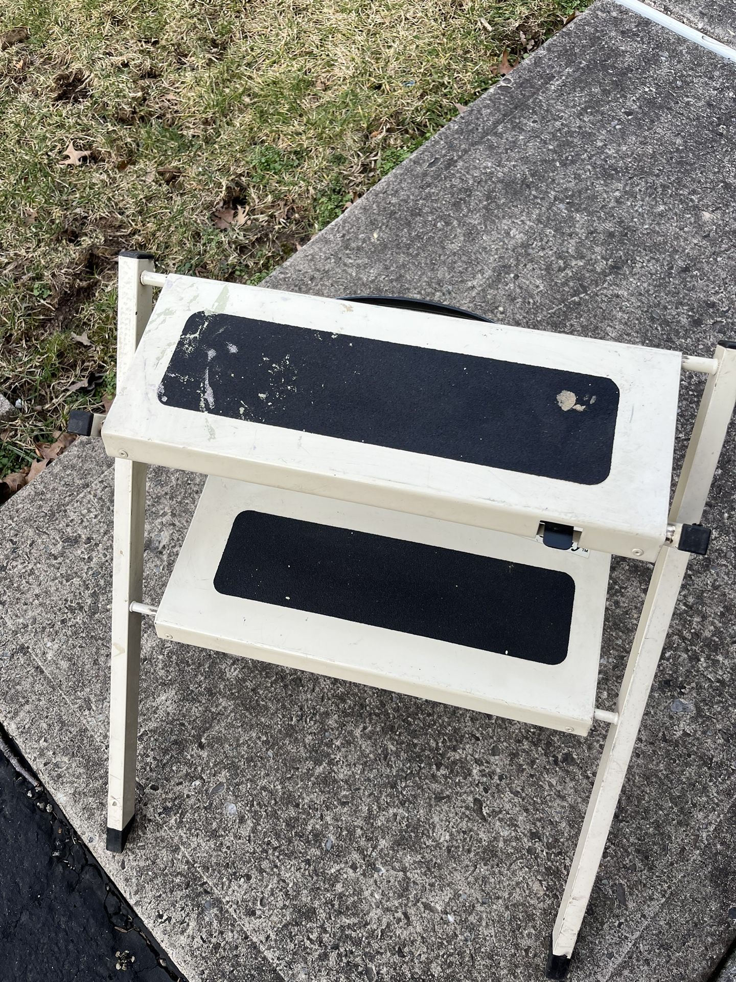 Black& Decker Heavy Duty Steel Foldable 2 Steps Ladder