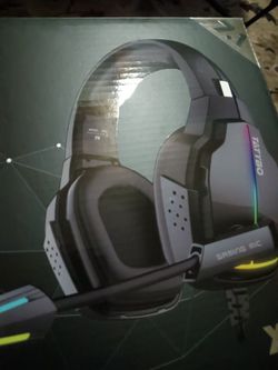 2 Brand New Head Phones Still In Box New 