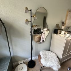 Modern multi-head floor lamp