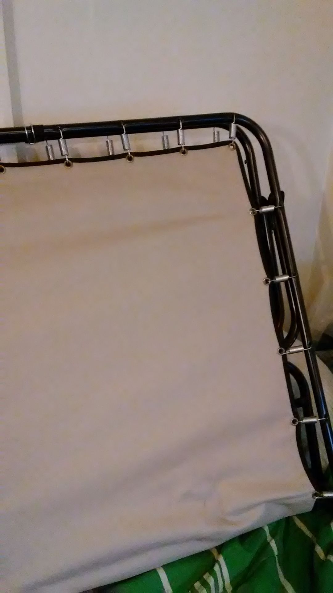 Fold-up cot bed