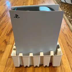 PS5 Disc Edition – God of War Ragnarök Bundle (Excellent Condition)