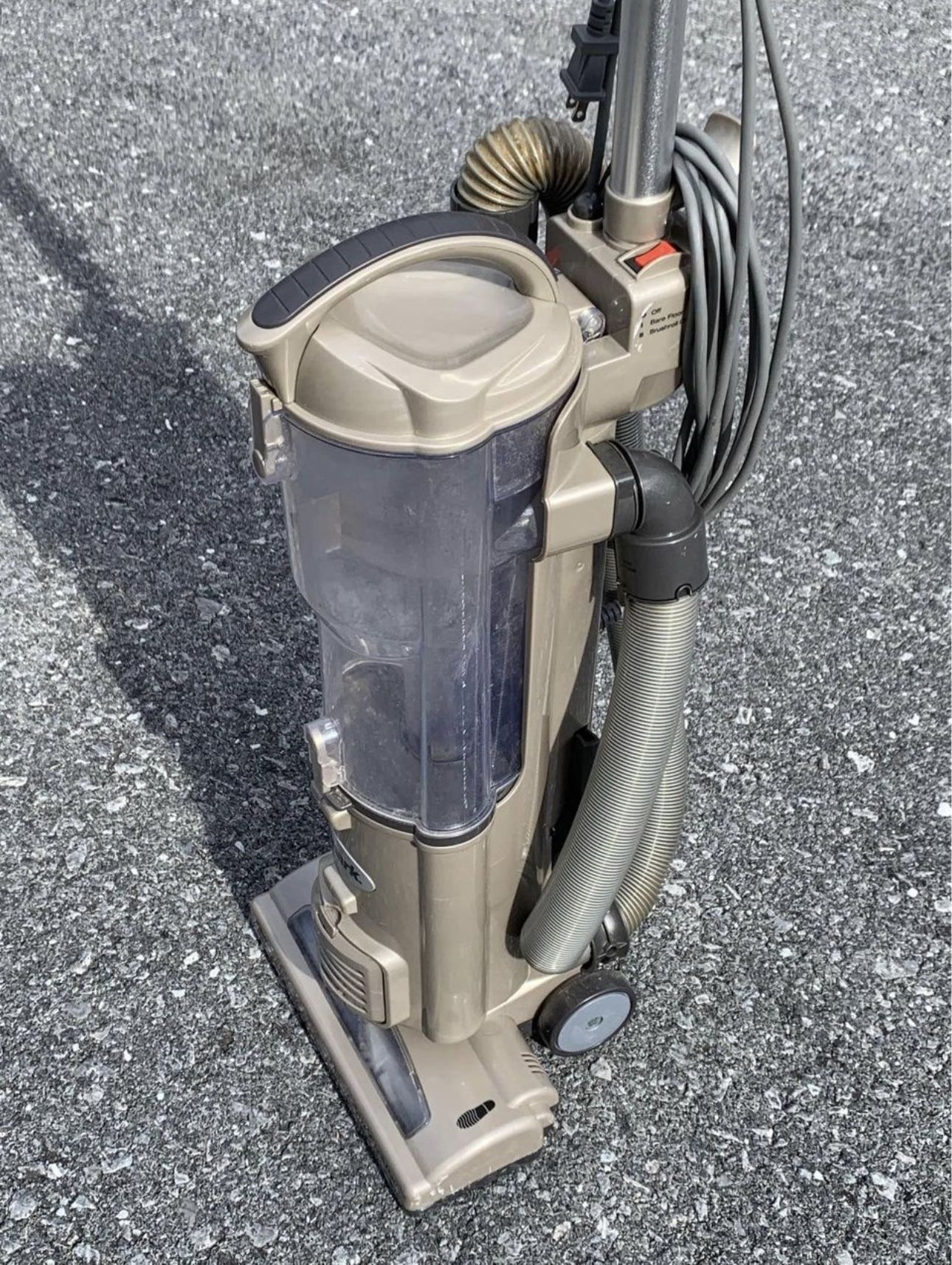 SHARK NV42 Navigator Deluxe Upright Vacuum