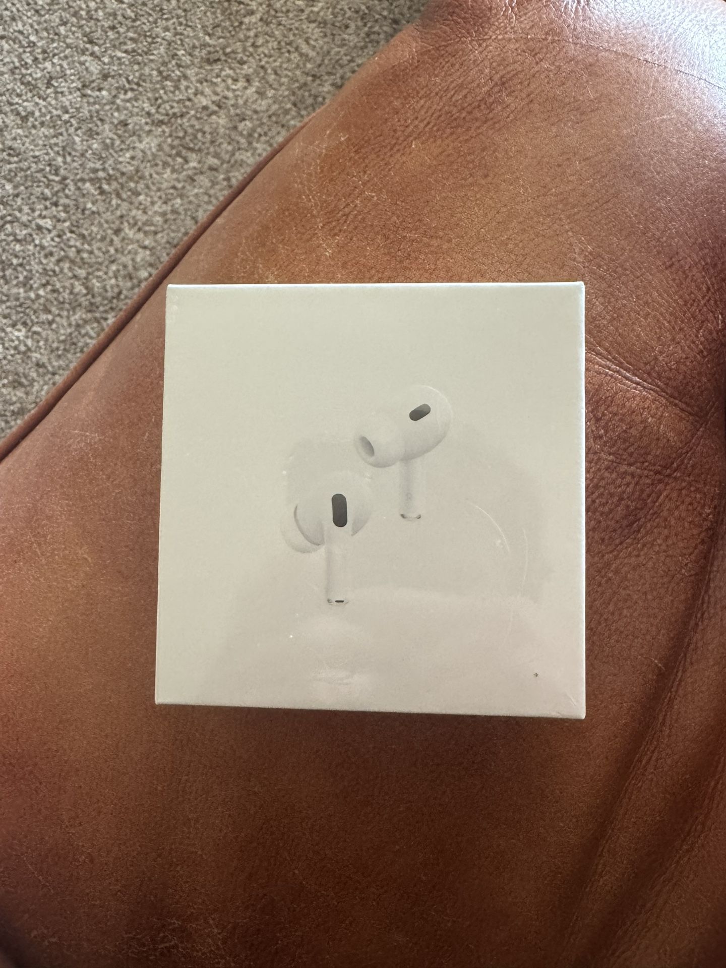 AirPod Pro gen2. Take Lightning Charger.