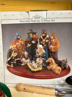 Scott's Porcelain Nativity 11 Piece Set