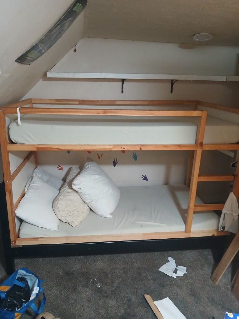 Like New Twin Bunk Bed