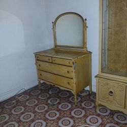 Tigeroak Dresser With Mirror
