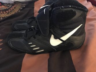 Nike boxing or wrestling shoes size 7 good condition