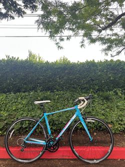 Liv Avail 4 Women’s Endurance Road Bike – Medium Frame - Lightweight Bicycle