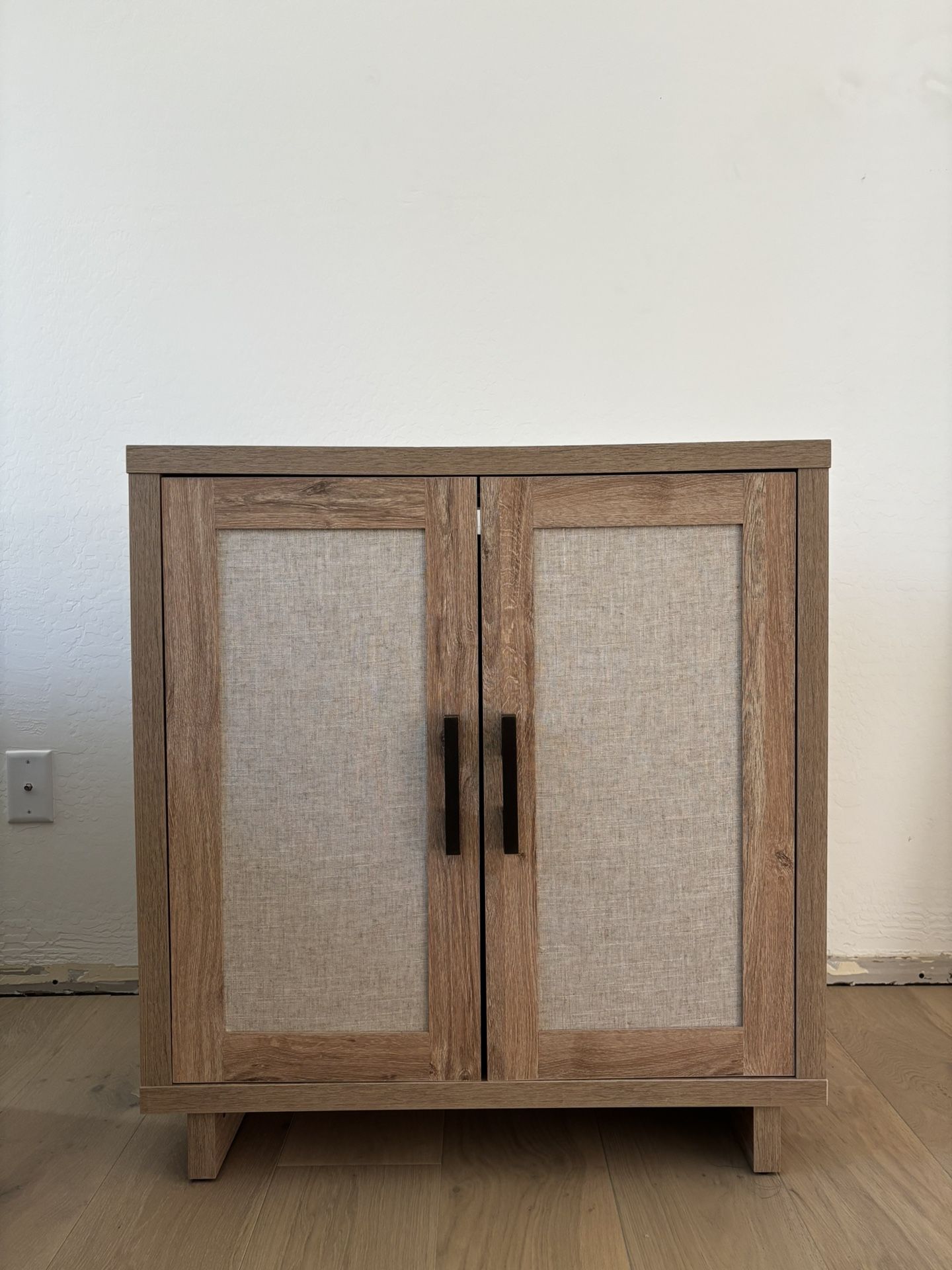 Oak Accent Cabinet With Linen Door Set Of 2