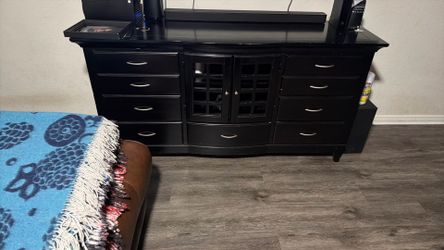 Dresser/tv stand