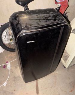 Toshiba 13,500 BTU (10,000 BTU SACC) Portable Air Conditioner.