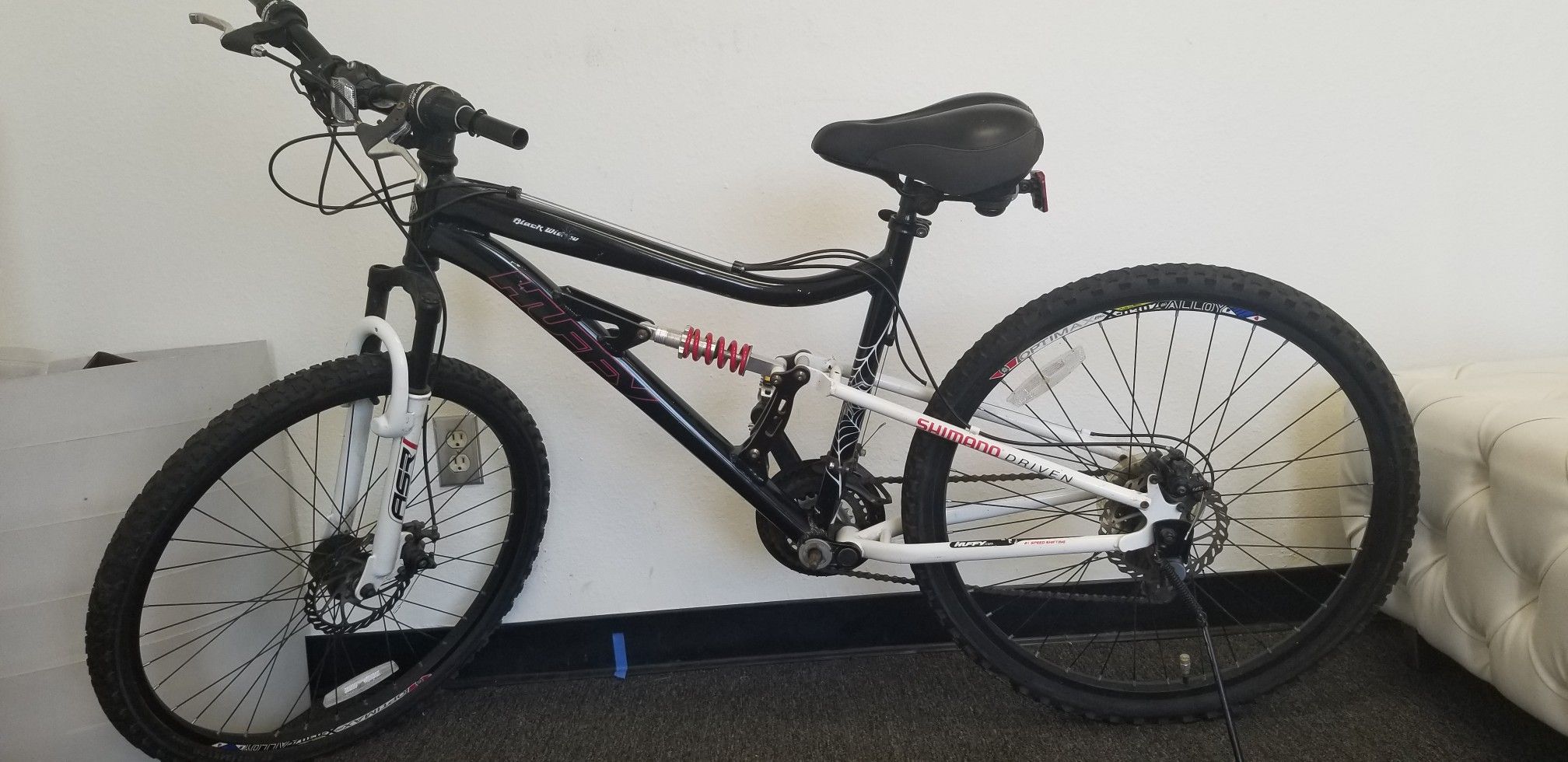 Bike mountain Huffy black widow ASR shimano driven 21 speed shock absorption bicycle bike