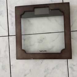 Taylor Digital Glass Bathroom Scale - Excellent Condition