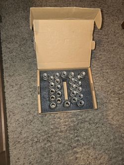 Set of OEM lug nuts for a 2000 GMC SIERRA 1500
