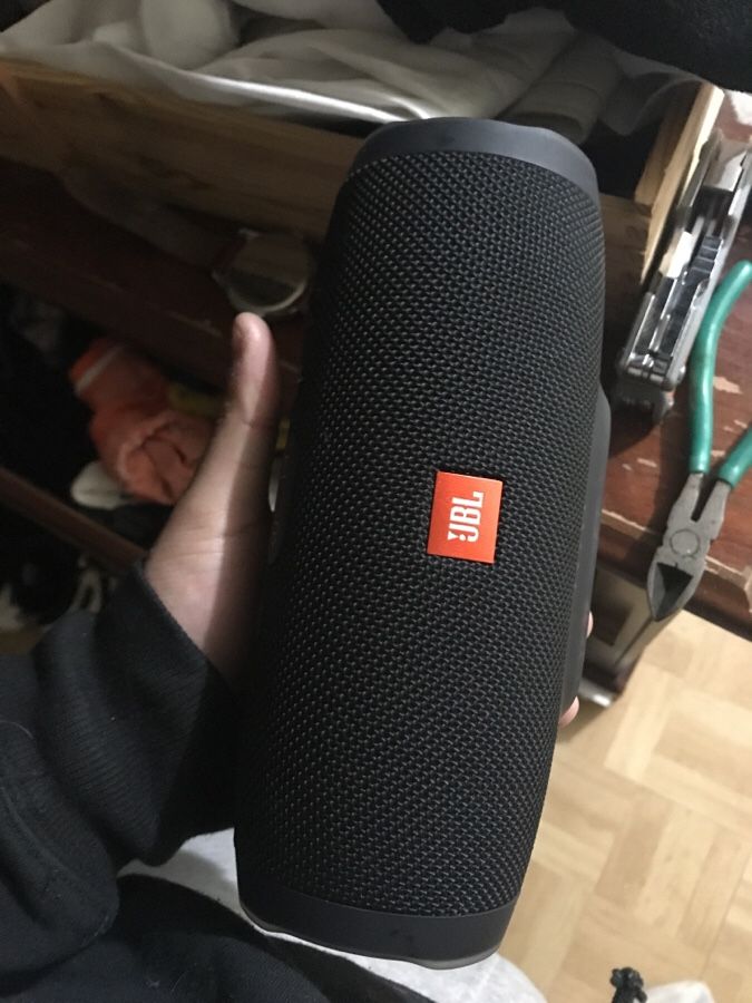 Jbl large charge speaker 3