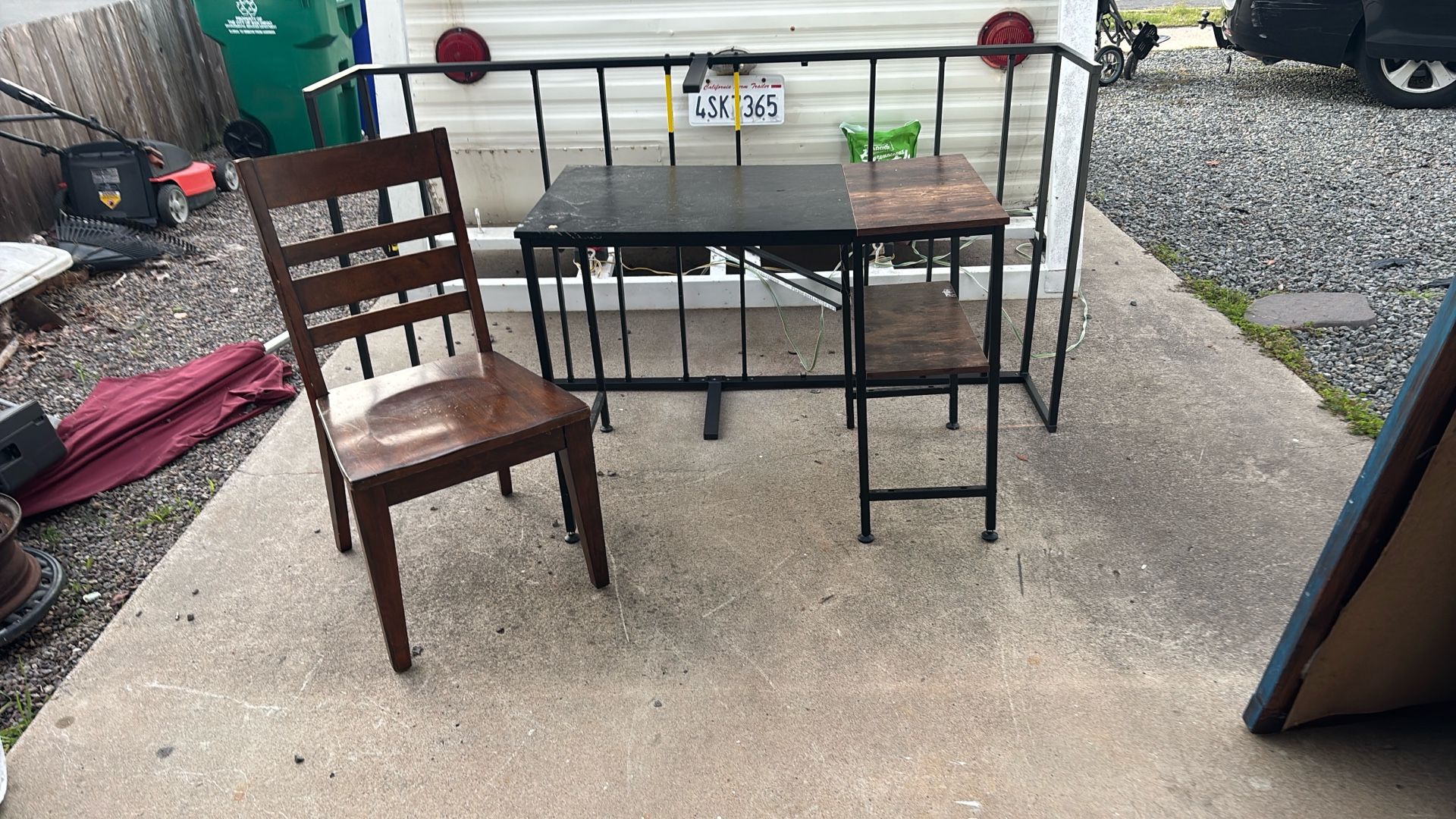 FREE DESK WITH CHAIR 🪑 2791 Chalar St 92123