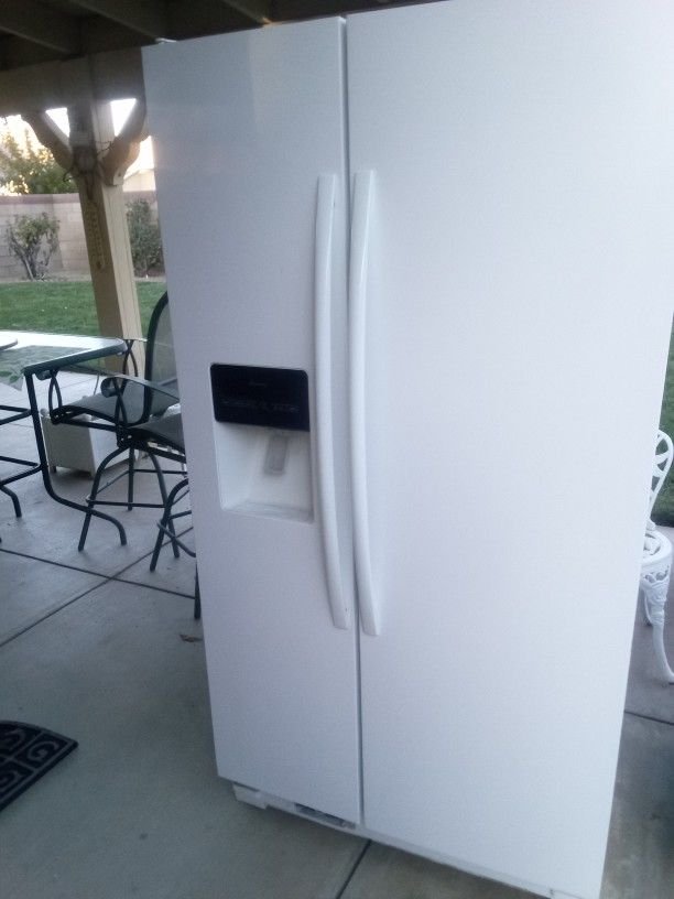 Amana double door refrigerator 